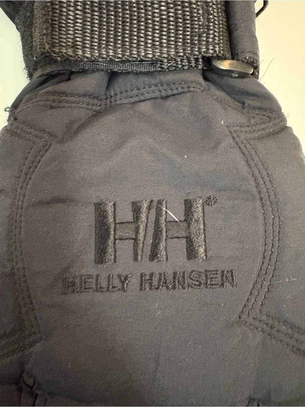 Helly Hansen Black Insulated Ski Gloves with Adjustable Wrist Straps